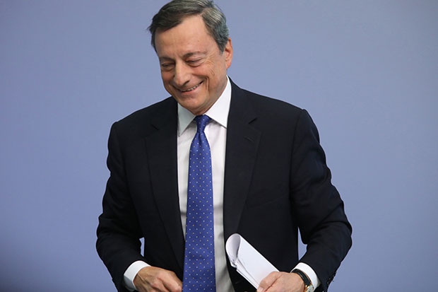 Draghis Euro Rettung Die Funf Jahres Bilanz In Funf Grafiken Markte 26 07 17 Fonds Professionell