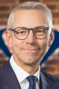 ceo_lars_drckhammer_blau_direkt_03_web.jpg