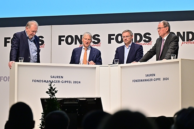 Peter E. Huber (Taunus Trust), Bert Flossbach (Flossbach von Storch), Moderator Eckhard Sauren, Klaus Kaldemorgen (DWS) (v.l.n.r.)