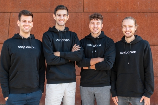 v.l.n.r.: Coinpanion Gründer-Team Alexander Valtingojer (CEO), Matthias Zandanel (CTO), Saad J. Wohlgenannt (CMO), Aaron Penn (Lead Developer) © Olga Kretsch