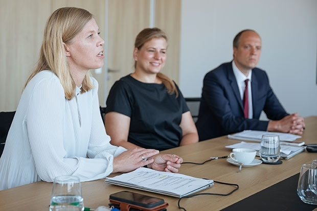 Katharina Braunsteiner-Leeb, Gabriela Capellmann und Eugen Sagon (v.l.n.r.), APK Versicherung