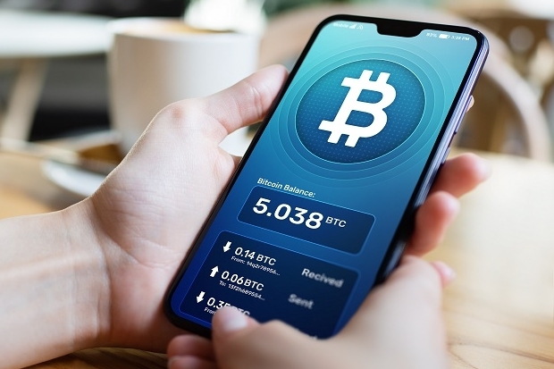 adobestock_244909386_bitcoin_handy_wrightstudio.jpg